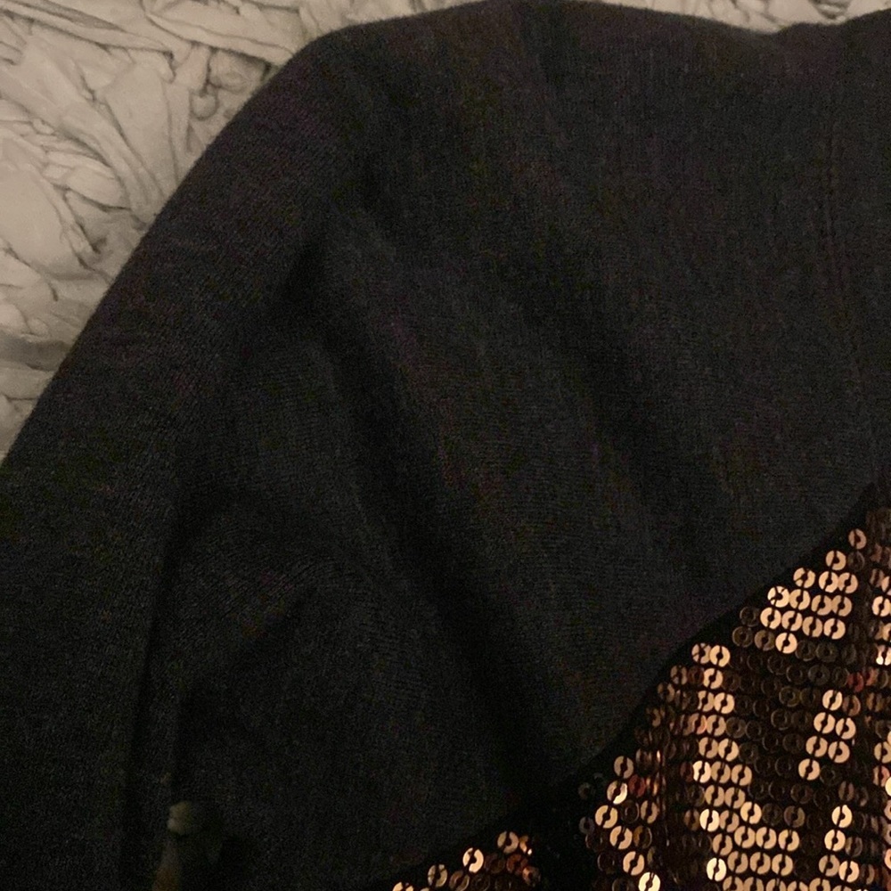 Flawless LIKE NEW Sweatshirt - Picture 6 of 6